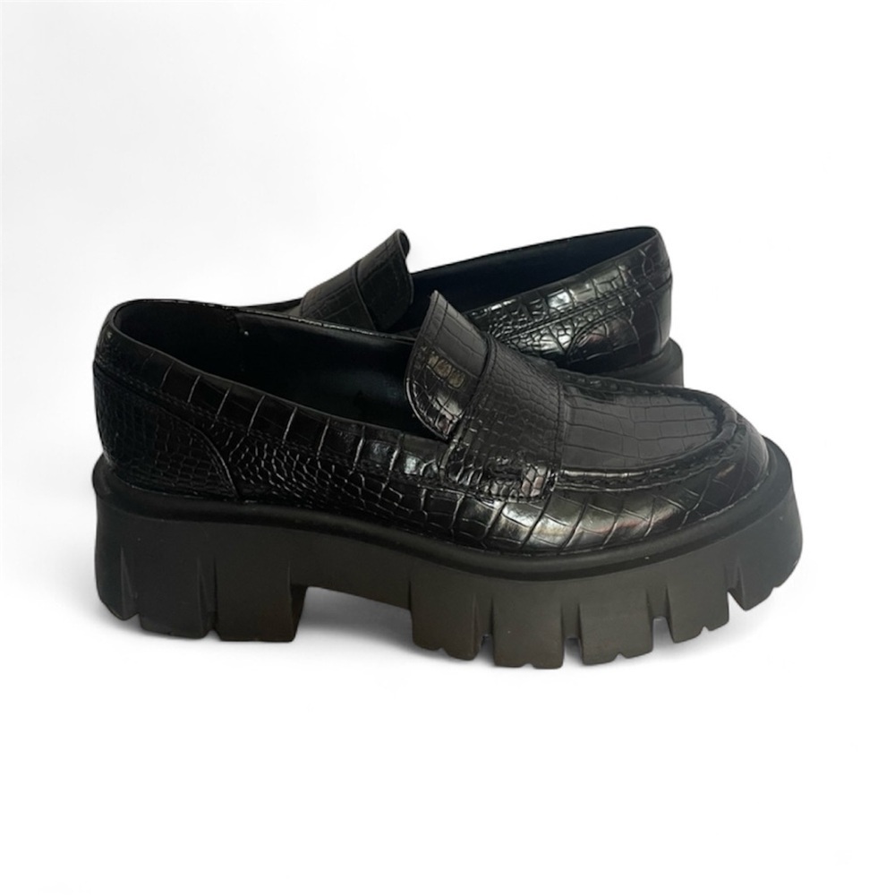 GBG Los Angeles Black Textured Y2K Chunky Loafers Sz 5.5